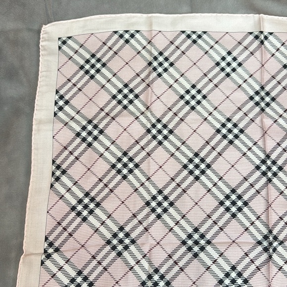 NWT Burberry Scarf - Picture 4 of 7